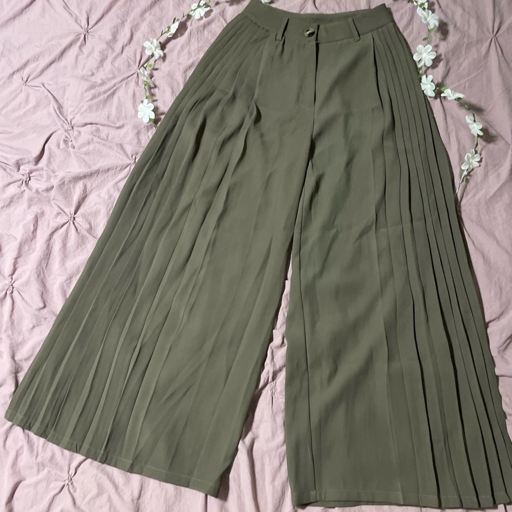 Stunning Pleated Wide-Leg Pants Elegant Sexy NWT Commense LAST CALL!